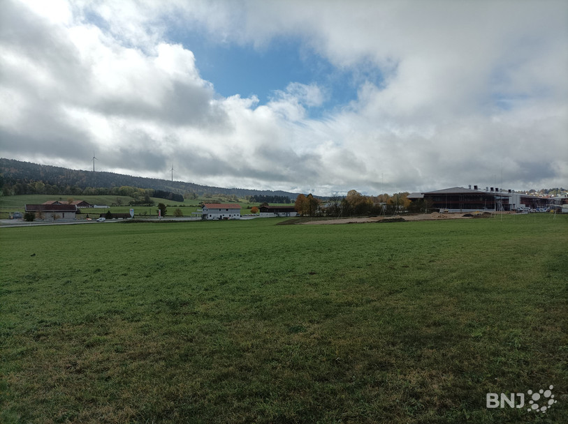 Des gabarits ont déjà été placés sur la zone AIC au Noirmont.