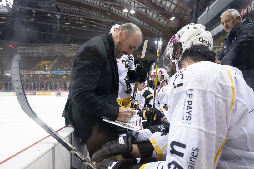 Le HC Ajoie de Christian Wohlwend comptabilise pour la 5e fois de suite dans le championnat de National League (photo : KEYSTONE/Anthony Anex).