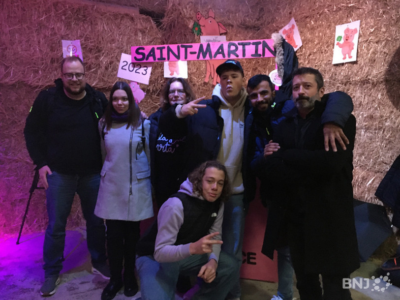 Olivier Kuenzi, réalisateur jurassien, (tout à gauche) a mené la petite équipe à la rencontre des gens et des lieux qui font la St-Martin.