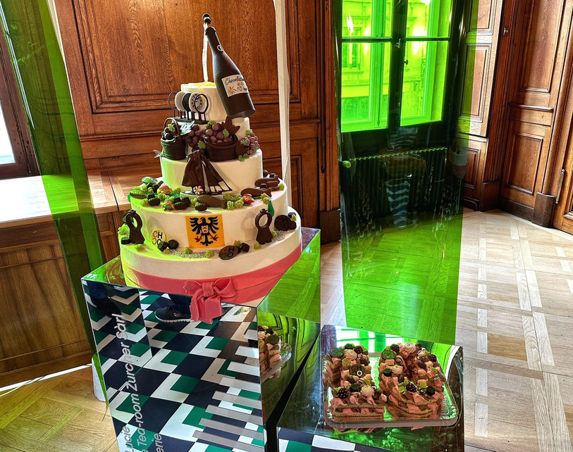 La pièce montée réalisée par Lucie Voélin de la confiserie Zurcher à Colombier. (Photo: Ville de Neuchâtel)