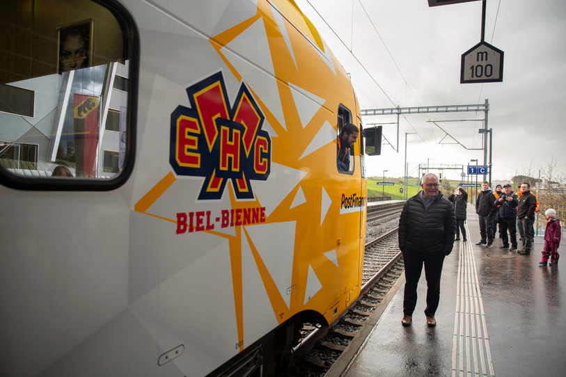 Le logo du HC Bienne est désormais visible sur le train spécial hockey de la compagnie ferroviaire BLS. (Photo: BLS)