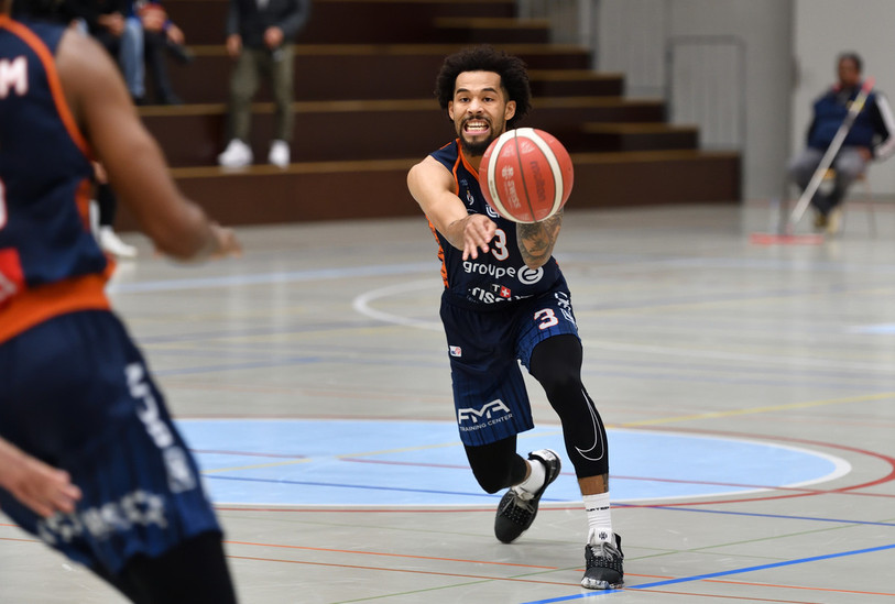 Nate West a aligné les paniers primés dans le premier quart. (Photo: Georges Henz).