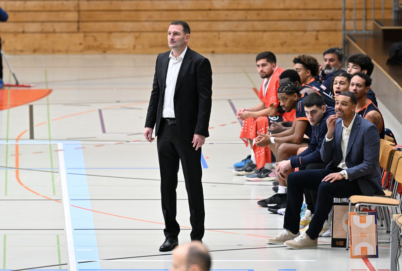 Le coach Mitar Trivunovic doit composer avec un effectif largement renouvelé. (Photo: Georges Henz).