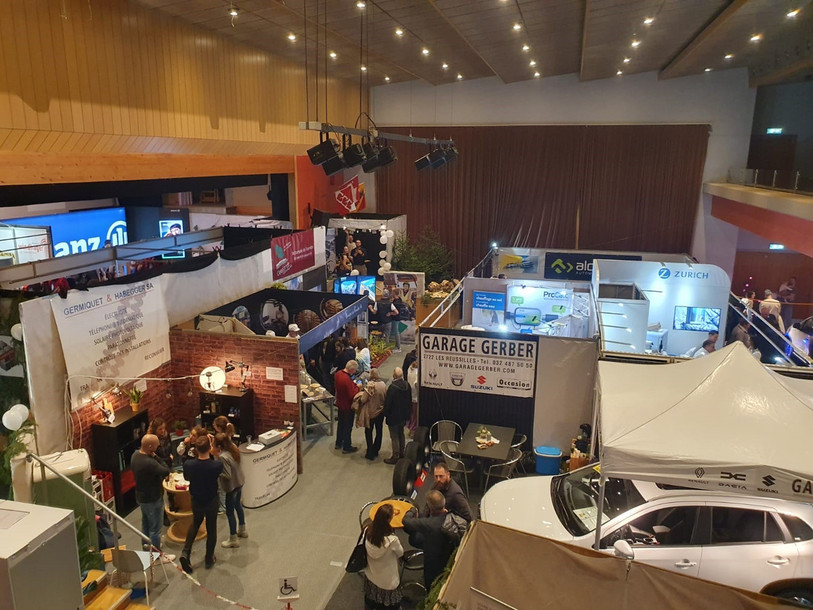 Trente-sept exposants se sont présentés au public durant le week-end. (Photo: Adriel Gindrat)