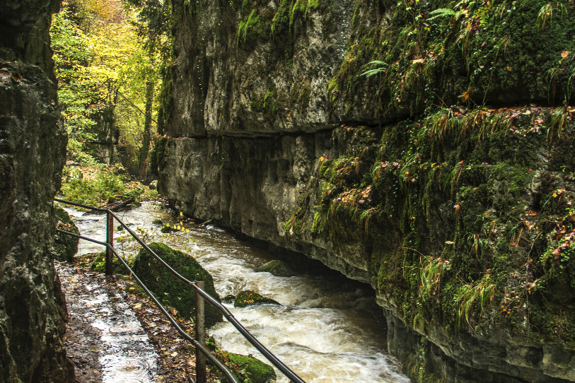 Les Gorges de Douanne n'accueilleront plus de randonneurs jusqu'au retour des beaux jours. (Photo libre de droits).