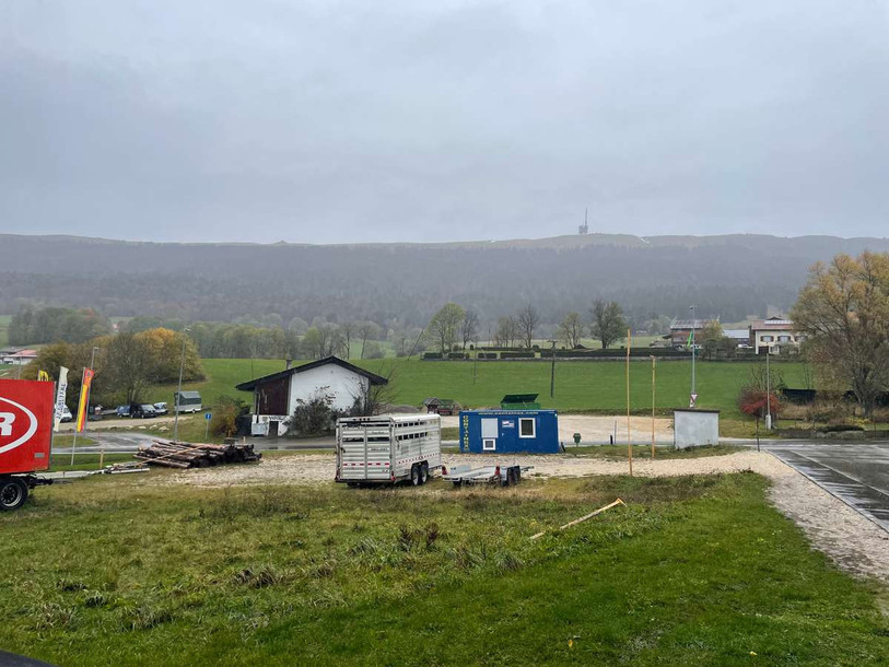 C'est à la sortie ouest du village que l'abattoir devrait être construit. (Photo Ajour).