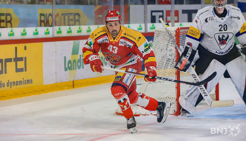 Jérôme Bachofner a déjà patiné à quatre reprises avec le HC Bienne cette saison, notamment ici contre Fribourg (photo : Mauricette Schnider).