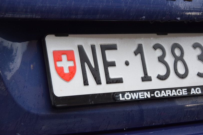 Les données des détenteurs d'une plaque neuchâteloise sont désormais accessibles par simple envoi d'un SMS.