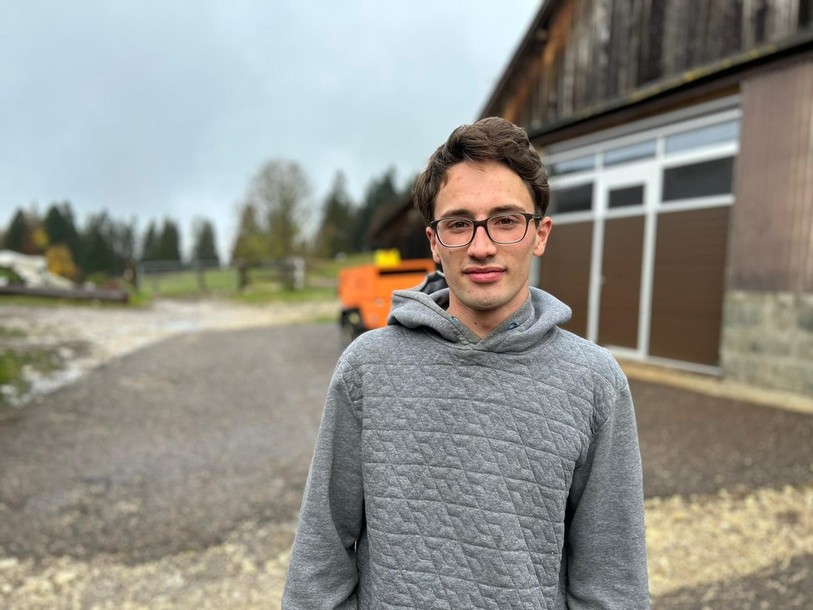 Simon Willy à 22 ans, dans le cadre de son brevet fédéral il s'est rendu en Côte d'Ivoire. 