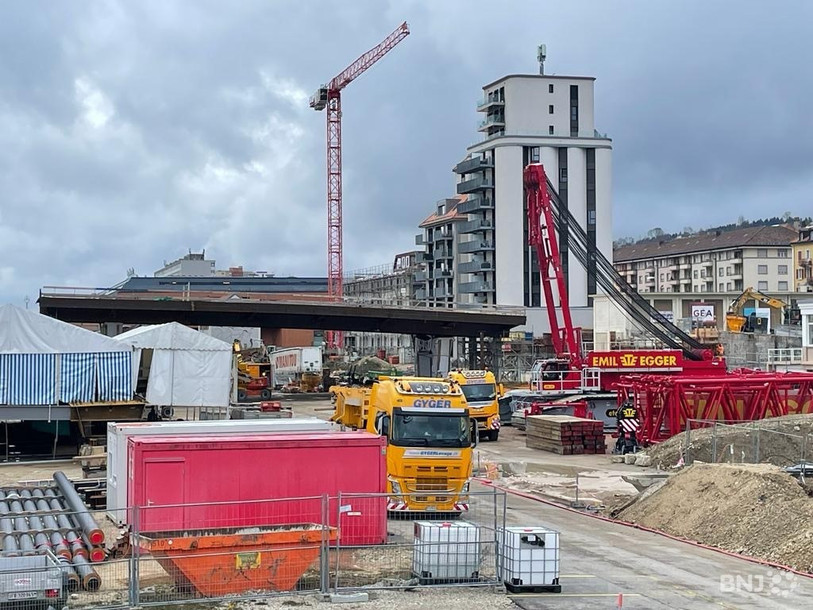 Une des cinq travées du futur Grand-Pont de La Chaux-de-Fonds est déjà en place.