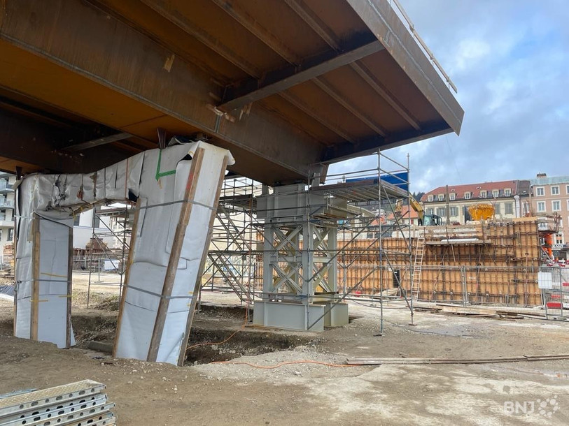 Les chantiers publics, ici le Grand-Pont à la Chaux-de-Fonds, et la loi qui les concernent, sont dans le viseur du Tribunal fédéral.