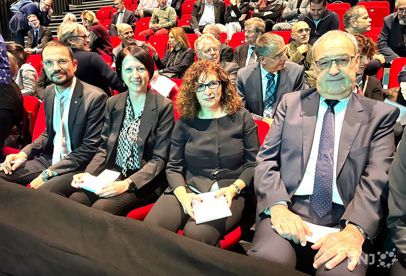 Le ministre jurassien de la Formation Martial Courtet, la conseillère d’Etat neuchâteloise et présidente du Comité gouvernemental de la HES-SO Crystel Graf, la rectrice Luciana Vaccaro et le conseiller fédéral Guy Parmelin (de gauche à droite) à l’heure des festivités.