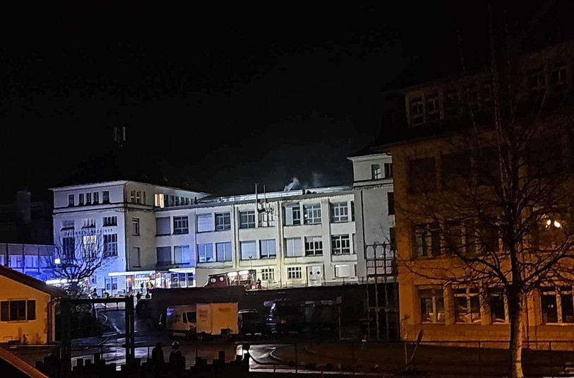Les pompiers sont intervenus sur place et ont rapidement pu maîtriser le feu. (Photo : Facebook / Stephanie Rochat).