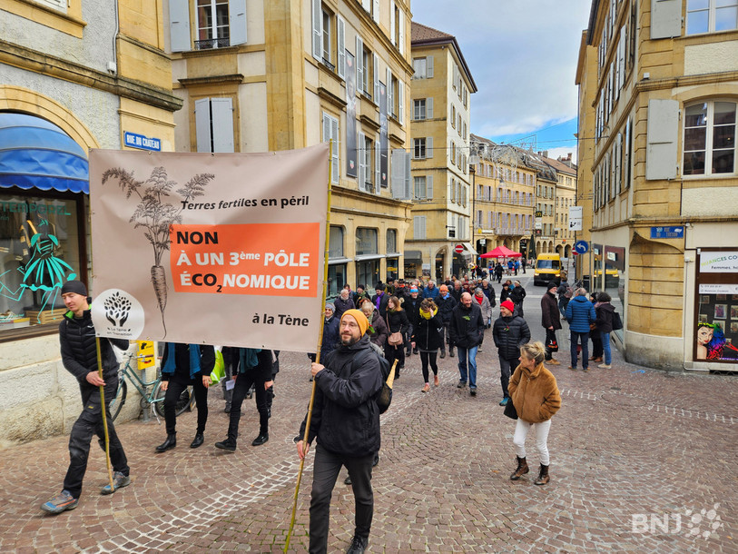 Les opposants au pôle économique de La Tène sont allés déposer leur recours au Tribunal cantonal mercredi matin.