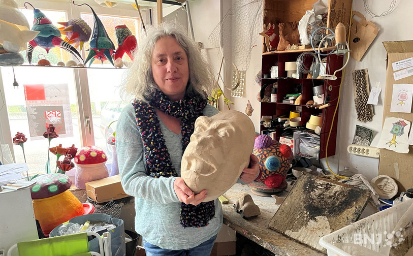 Mira Stefanova confectionne ses masques depuis son atelier à Delémont. 