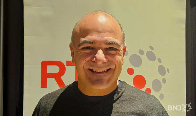 Anthony Picard, fondateur et éditeur du Ô, au Temple du Bas pour notre émission spéciale Fusions, à Neuchâtel.