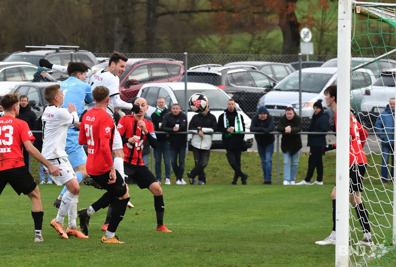 Benoît Barros a marqué de la tête dimanche pour le FC Courtételle. (Photo : Georges Henz). 