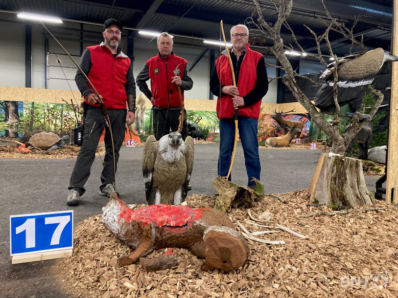 Florian Juillerat, Jean-René Wolfsberger et Pierre Mercerat, du club de tir à l'arc Arc et Forêt Tavannes. (De gauche à droite)