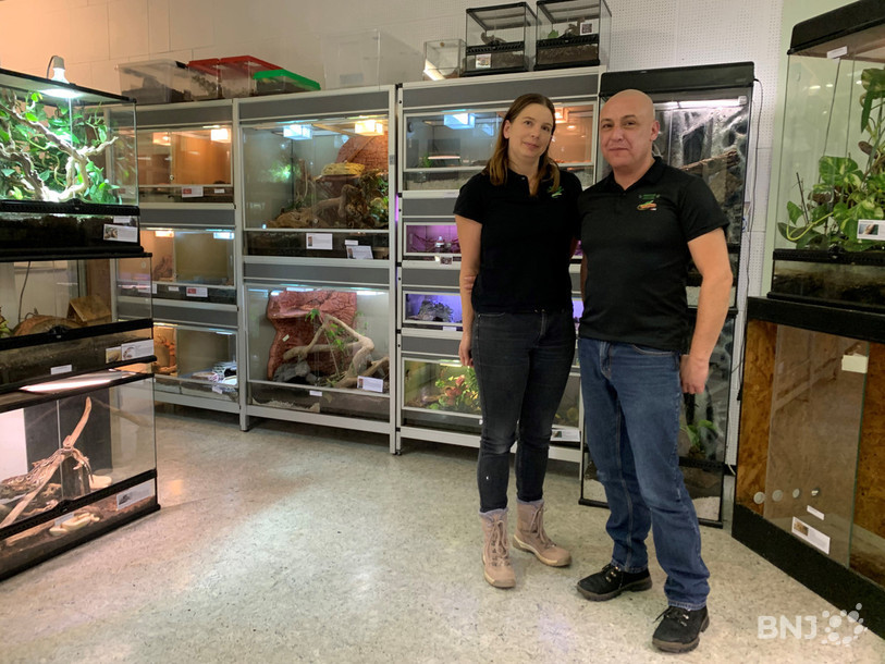 Sandrine et Carlos Rodriguez dans leurs locaux du Locle avant l'incident. (Photo : archives).