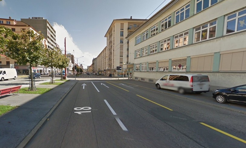 Le carrefour comme il se présentait avant les modifications. (Données cartographiques&nbsp;: Google Maps 2014)