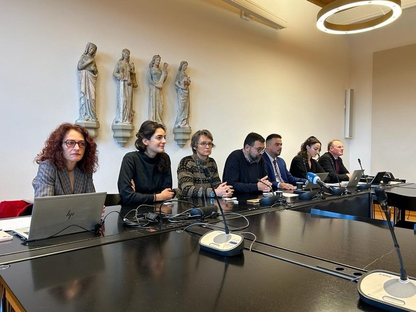 De gauche à droite : Sandra Roulet, Maurane Riesen, Moussia de Watteville, Hervé Gullotti, Karim Saïd, Marina Zuber et Tom Gerber font partie des députés à appeler publiquement au soutient du Concordat de Moutier.