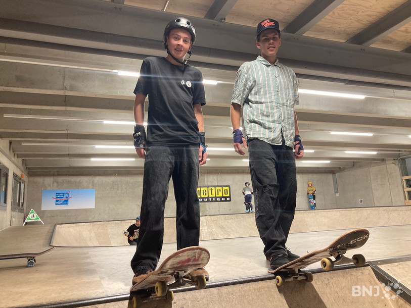 Simon et Romain Gerber, lors d’un entraînement au Skate-park de Bienne. (De gauche à droite)