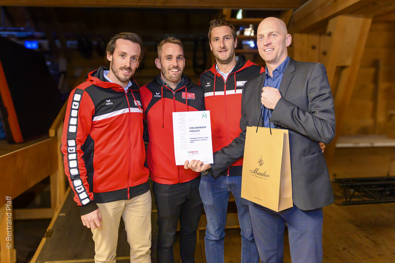 Marc Briquet et David Brunner (à gauche) aujourd’hui tous à la retraite, avec Damien Rossignol et le président Thomas Gutknecht, récompensé au Mérite du sport neuchâtelois en 2023. (Photo : Bertrand Pfaff)