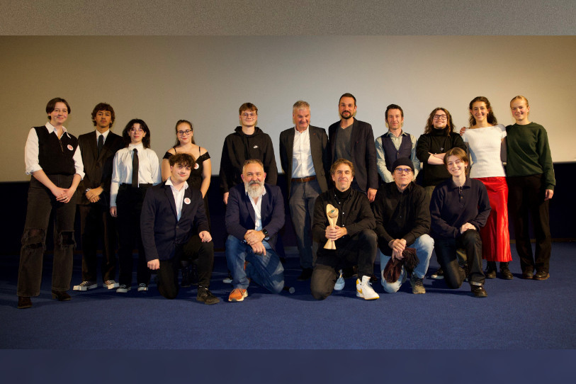 Le jury composé de onze jeunes de la région a décerné le Prix Opale à Laurent Wyss ce jeudi soir. (Photo: Delémont-Hollywood)