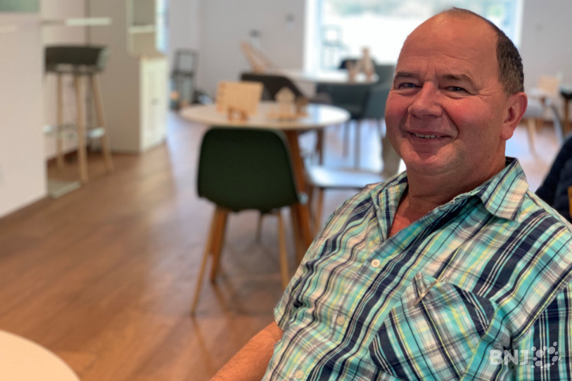Dominique Dominé est le nouveau président de l’Association pour les démunis jurassiens et se réjouit de s’installer au Delim Café à Delémont.