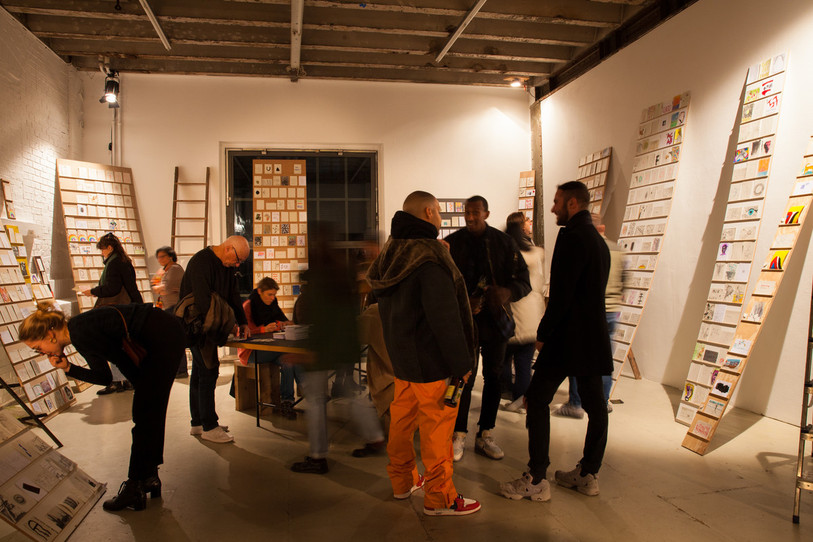Pendant l’exposition une table sera mise à disposition des visiteurs qui souhaiteraient laisser parler leur créativité.