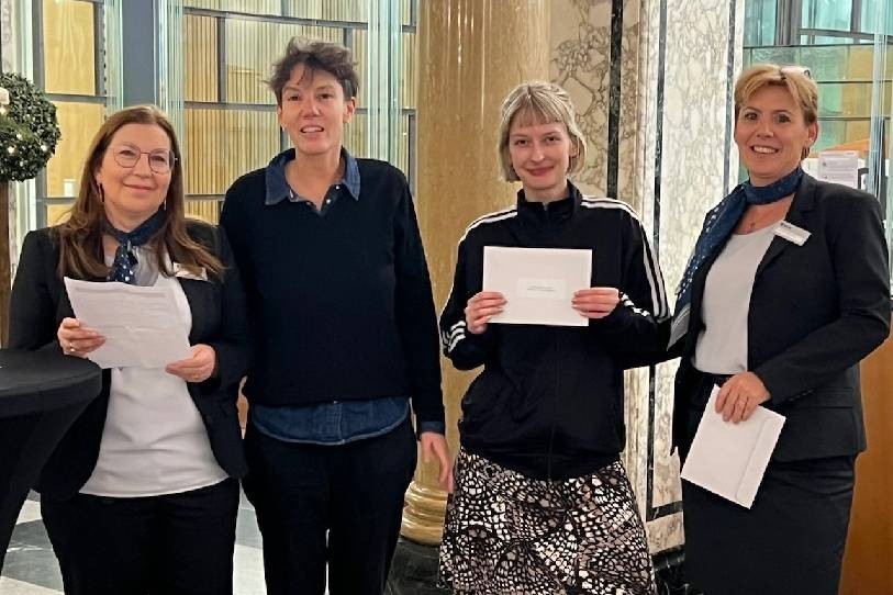 Le projet «Marcher, par-delà les cendres» du Théâtre populaire romand, représenté au centre par Jehane Carnal et Camille de Pietro, a reçu un soutien de la Fondation culturelle. (Photo: Fondation culturelle de la BCN)
