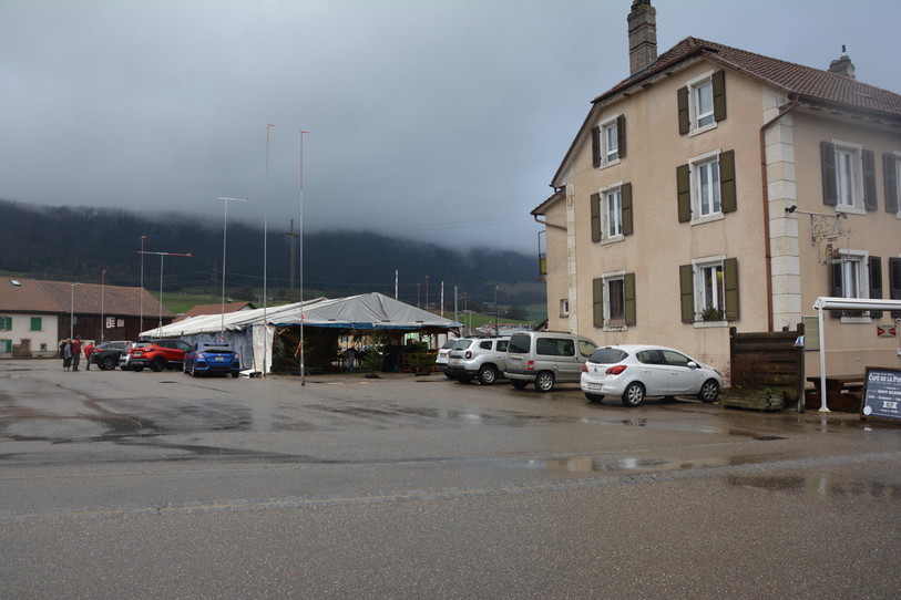 Les travaux vont pouvoir débuter au Café de la Poste à Glovelier. (Photo : archives).