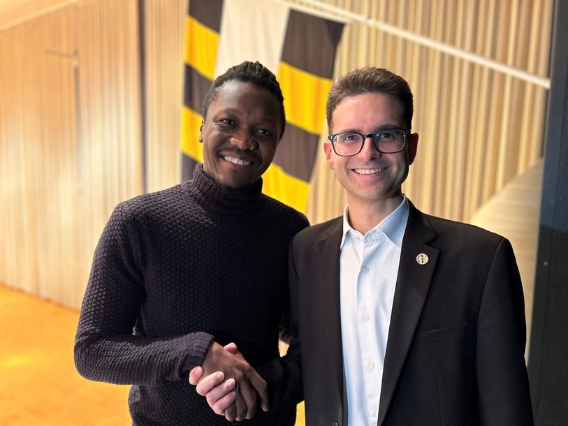 Passage de témoin entre les deux présidents du Conseil de ville ce jeudi soir. Hervé Shimuna reprendra en 2024 le poste de Christian Tharin (de gauche à droite).