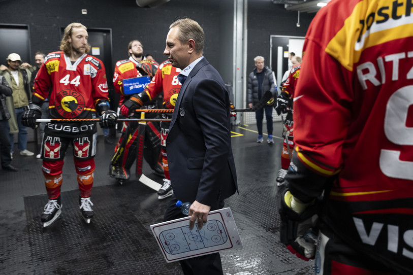 Jesse Zgraggen (numéro 44) quitte le CP Berne pour rejoindre le HC Ajoie (photo : KEYSTONE/Anthony Anex).