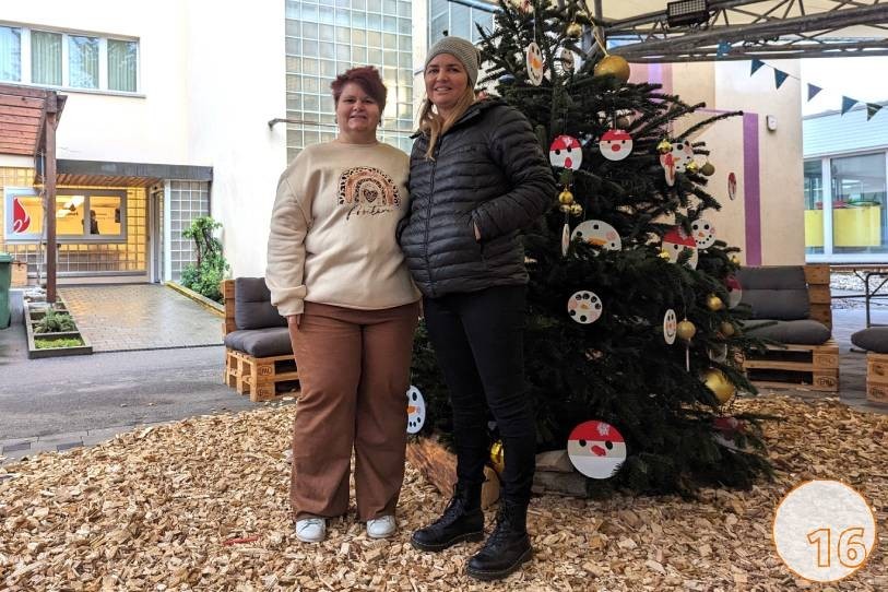 Anne-Claude Dubois, animatrice d’ateliers pour personnes avec handicap (à gauche) et Karin Ringli, coordinatrice des ateliers (à droite).