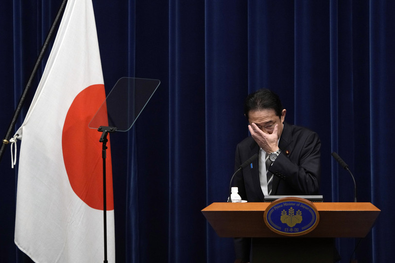 Le premier ministre, Fumio Kishida, a regretté que cette situation ait suscité la défiance de la population. (Photo : Franck Robichon/Pool Photo via AP)