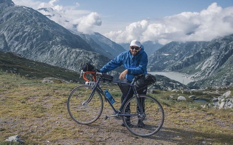 Guillaume Santoni prendra la route à vélo dans une centaine de jours, le 4 mars 2024. (Source : François Gendre)