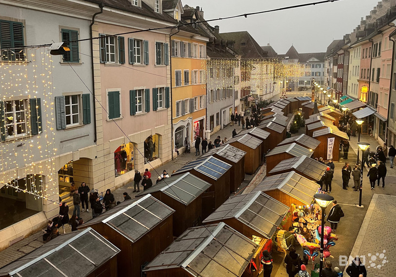 Le Marché de Noël de Delémont se tenait jusqu'à présent à la rue du 23-Juin. Il voit désormais un peu plus grand. (Photo: archive) 