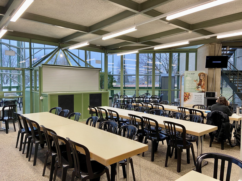 La cafétéria de la faculté des lettres et sciences humaines de l'Université de Neuchâtel. (Photo : archives).