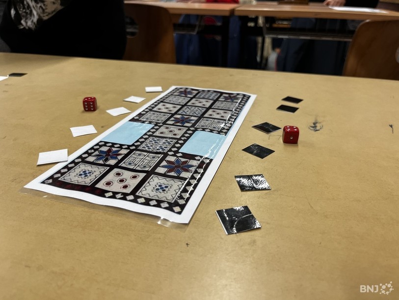 Antoine Staffelbach avait préparé des reproductions du jeu royal d'Ur pour ses élèves.