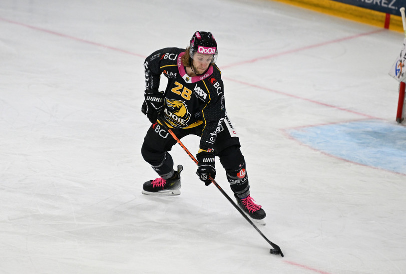 Jesse Zgraggen va troquer le maillot du HC Ajoie pour celui d'Ambri-Piotta. (Photo : archives Georges Henz)