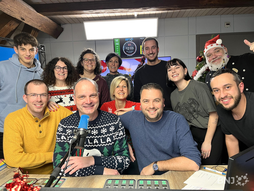 L’équipe de RFJ s’est réunie dans le studio pour vous adresser ses vœux.