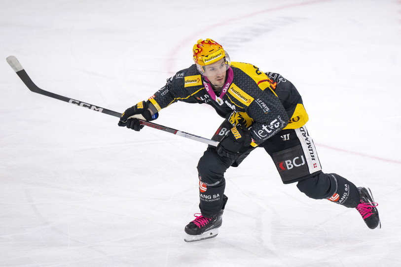 Jonathan Hazen va troquer son chandail du HC Ajoie contre celui du Team Canada le temps d'une semaine (photo : KEYSTONE/Georgios Kefalas).