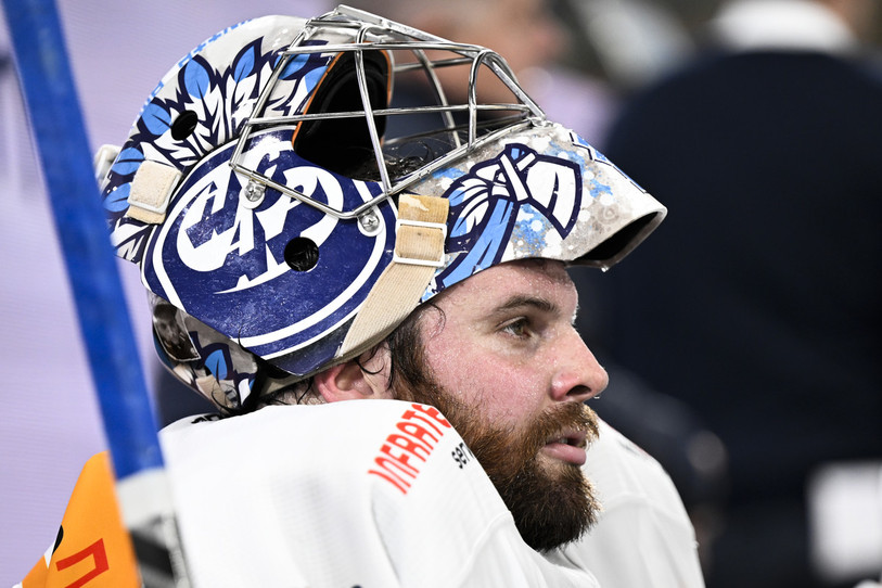 Le gardien jurassien Benjamin Conz entend bien défendre le titre d'Ambri à la Coupe Spengler (photo : KEYSTONE/Juergen Staiger).