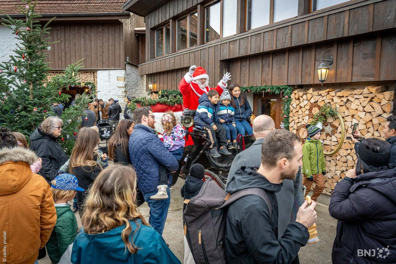 De nombreux visiteurs ont découvert la maison du Père Noël à Mormont. Photo: Cédric Prudat