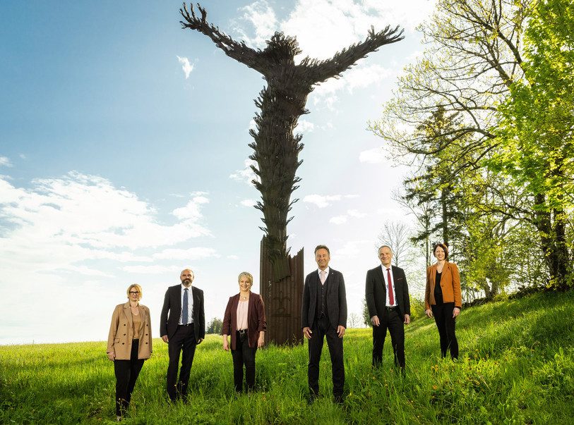 De gauche à droite, Séverine Despland, chancelière d’État, et les conseillers d’État Laurent Favre, Florence Nater (vice-présidente), Alain Ribaux (président), Laurent Kurth et Crystel Graf. (Photo : Chancellerie d’État).
