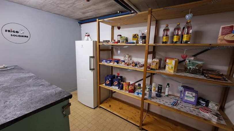 Le frigo solidaire qui a ouvert ce mercredi à Porrentruy est accessible à tout le monde.