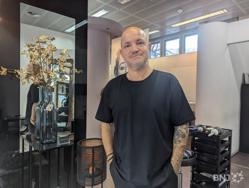 Sandro De Simeis, coiffeur au Double Face à Bienne, est à l'origine de ce Marathon du Brushing. 