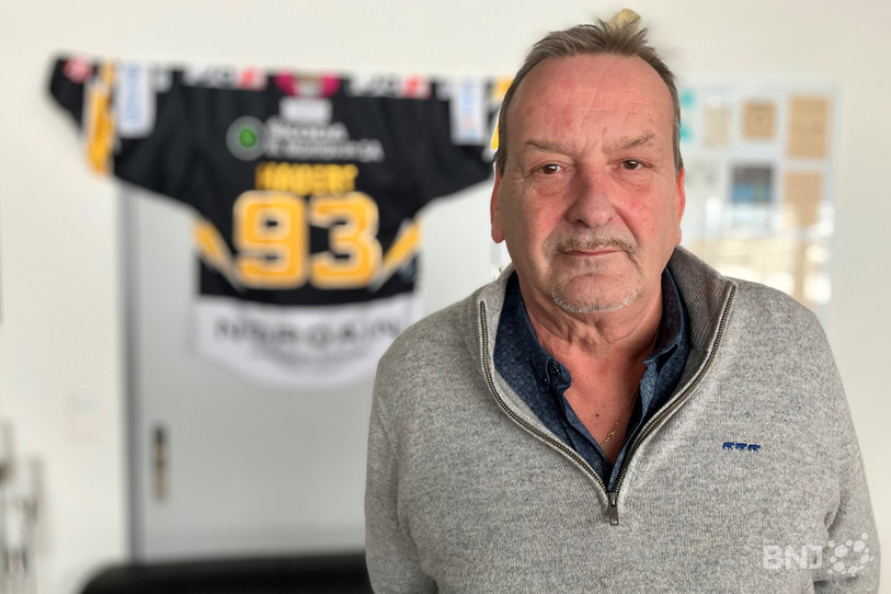 Le président du HC Ajoie Patrick Hauert a déjà accroché un maillot 93 dans les locaux de son entreprise.