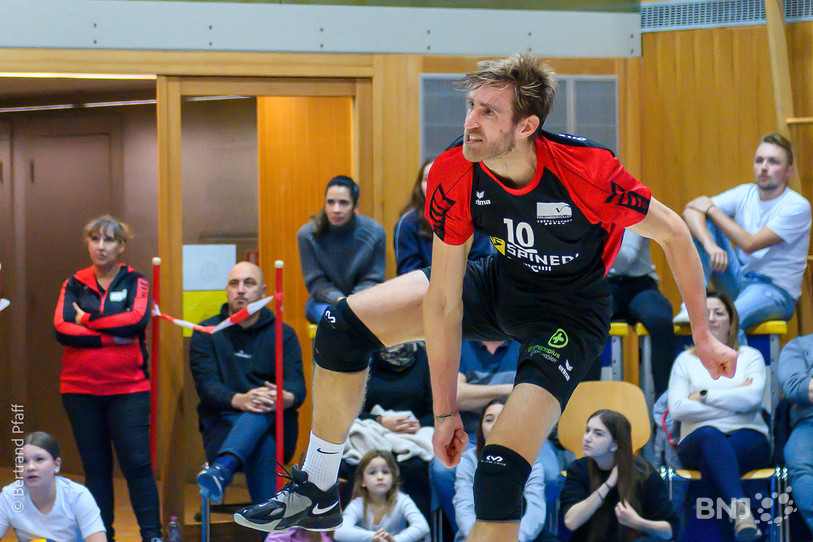 Fer de lance de Colombier, Joël Bruschweiler ne cachait pas sa déception à la fin du match. (Photo B. Pfaff)